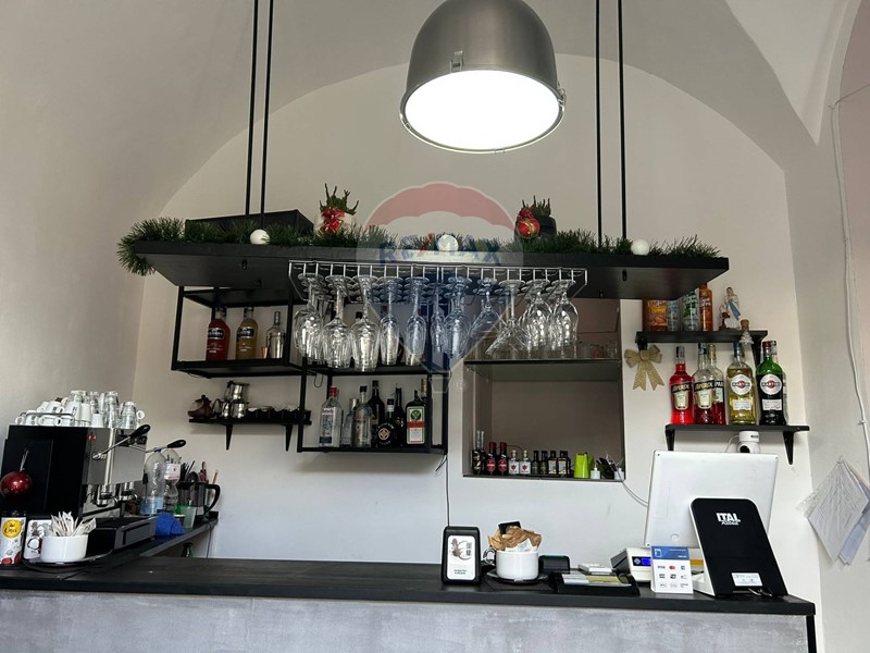 Immobile commerciale in Affitto a Ragusa, 1'500€, 77 m²