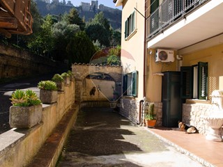 Villa in Vendita a Enna, 550'000€, 262 m²