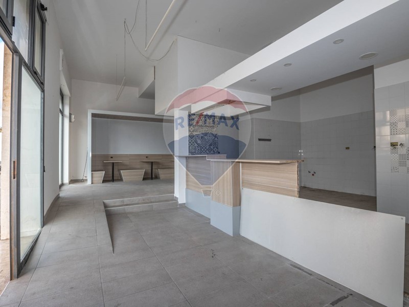 Immobile commerciale in Vendita a Caltagirone, 110'000€, 90 m²