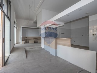 Immobile commerciale in Vendita a Caltagirone, 110'000€, 90 m²