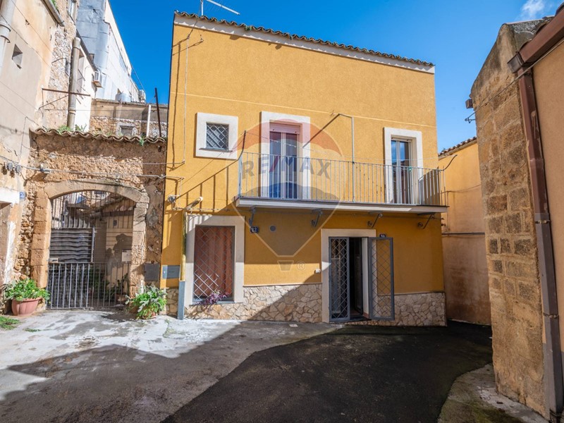 Casa Indipendente in Vendita a Caltagirone, 30'000€, 70 m²