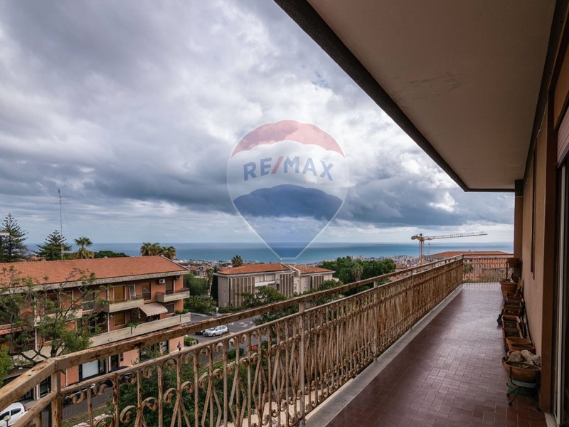 Appartamento in Vendita a Tremestieri Etneo, 279'000€, 204 m²