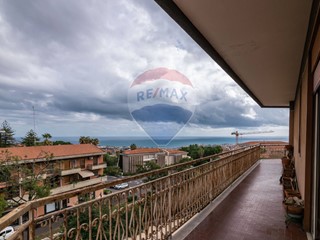 Appartamento in Vendita a Tremestieri Etneo, 279'000€, 204 m²