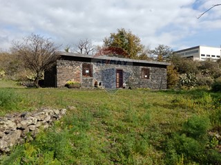 Rustico in Vendita a Belpasso, 130'000€, 90 m²