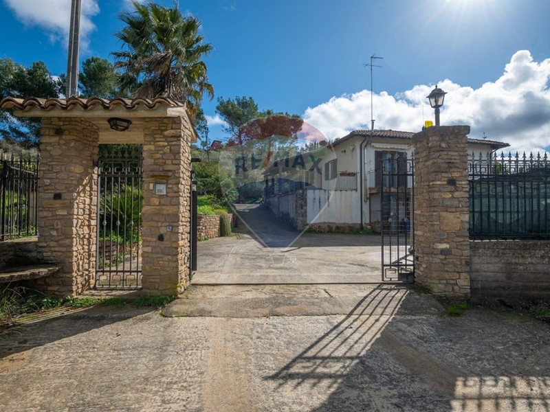 Villa in Vendita a Caltagirone, 169'000€, 267 m²