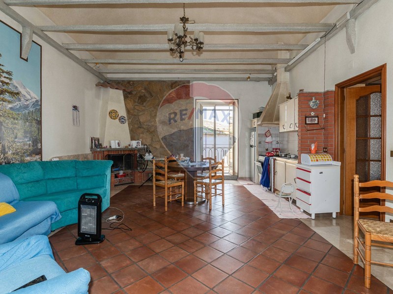 Casa Indipendente in Vendita a Caltagirone, 98'000€, 180 m²