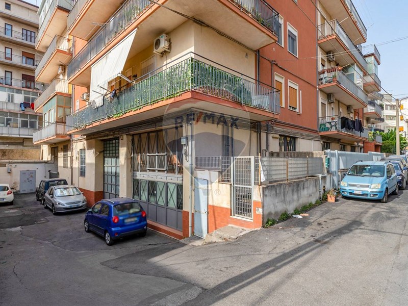 Immobile commerciale in Vendita a Catania, 250'000&euro;, 641 m²