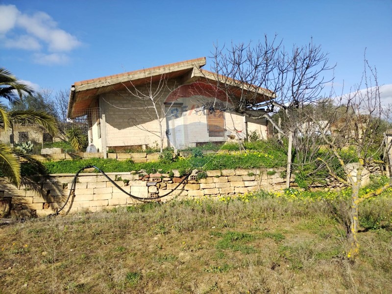 Villa in Vendita a Caltagirone, 45'000€, 70 m²
