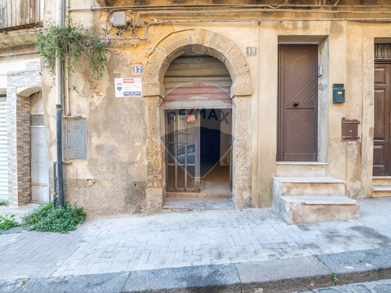 Negozio in Vendita a Caltagirone, 15'000€, 50 m²