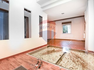 Immobile commerciale in Vendita a Catania, 155'000€, 111 m²