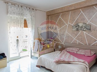 Appartamento in Vendita a Adrano, 70'000&euro;, 195 m²
