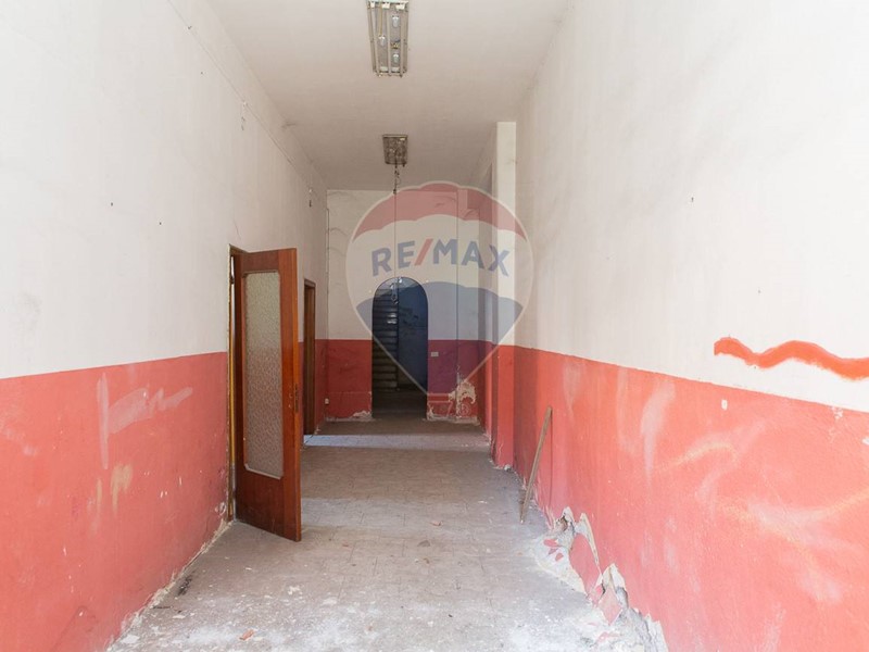 Ufficio in Vendita a Adrano, 55'000&euro;, 145 m²