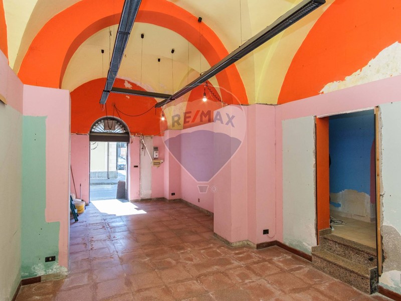 Negozio in Vendita a Fiumefreddo di Sicilia, 29'000&euro;, 97 m²
