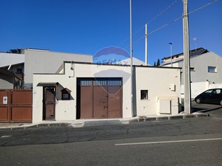Immobile commerciale in Affitto a Sant'Agata li Battiati, 650€, 120 m²