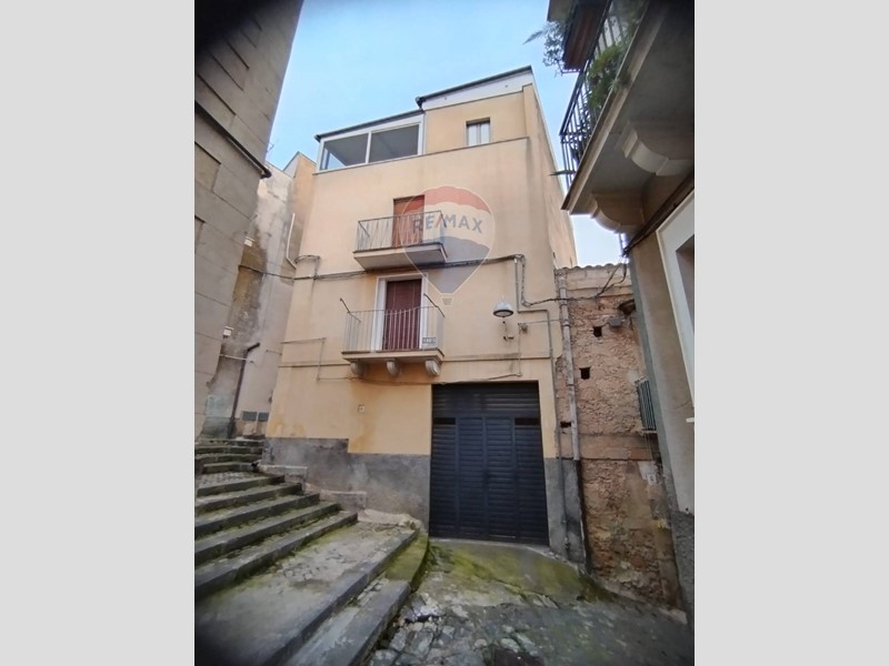 Casa Indipendente in Vendita a Mineo, 35'000€, 190 m²