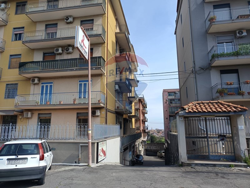 Negozio in Vendita a Catania, 460'000&euro;, 726 m²