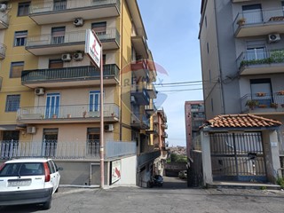 Negozio in Vendita a Catania, 460'000€, 726 m²