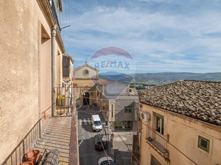 Appartamento in Vendita a Vizzini, 19'500€, 146 m²