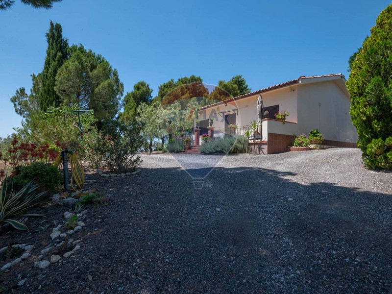 Villa in Vendita a Caltagirone, 259'000€, 110 m²