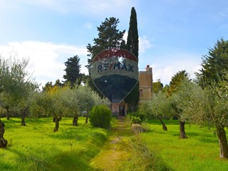 Casa Semi Indipendente in Vendita a Caltagirone, 180'000€, 350 m²