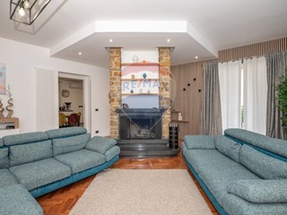 Villa in Vendita a Caltagirone, 297'000€, 170 m²