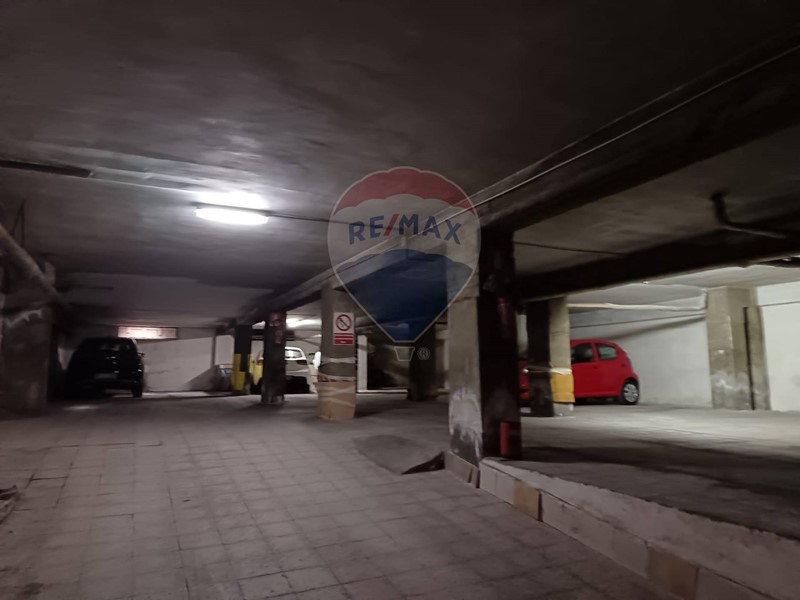 Magazzino in Vendita a Gravina di Catania, 79'000€, 286 m²