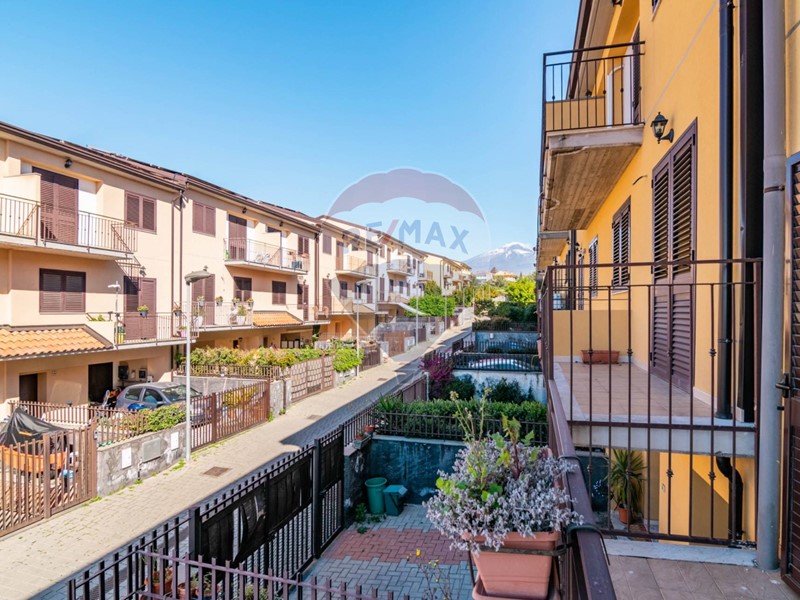 Villetta a schiera in Vendita a Mascalucia, 245'000€, 189 m²