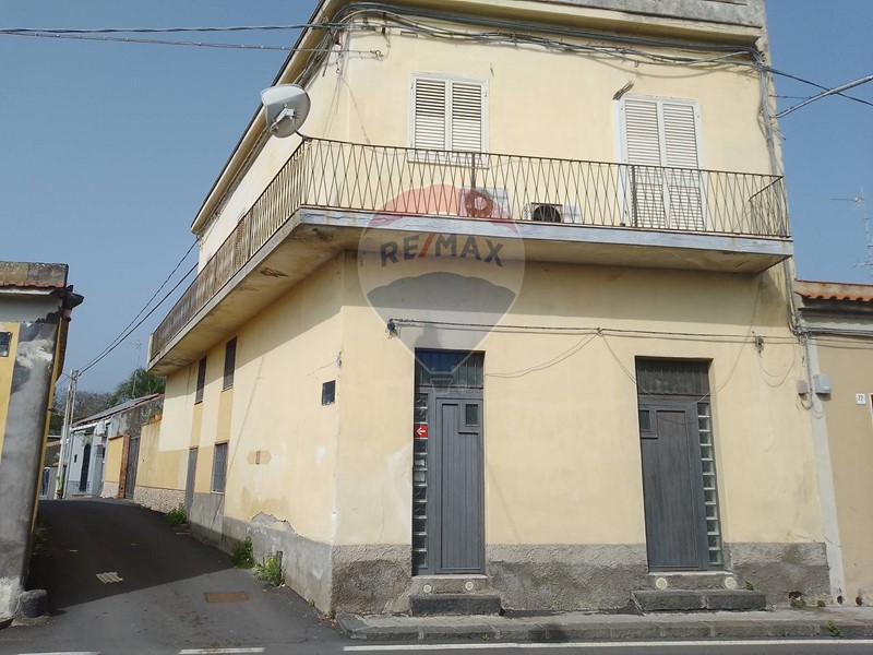 Casa Indipendente in Vendita a Acireale, 115'000€, 250 m²