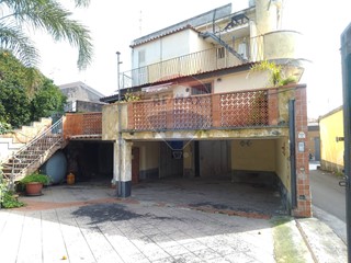 Casa Indipendente in Vendita a Acireale, 115'000€, 250 m²