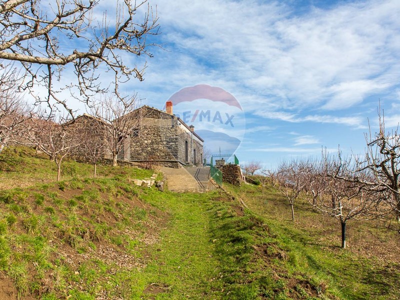 Rustico in Vendita a Ragalna, 90'000&euro;, 85 m²