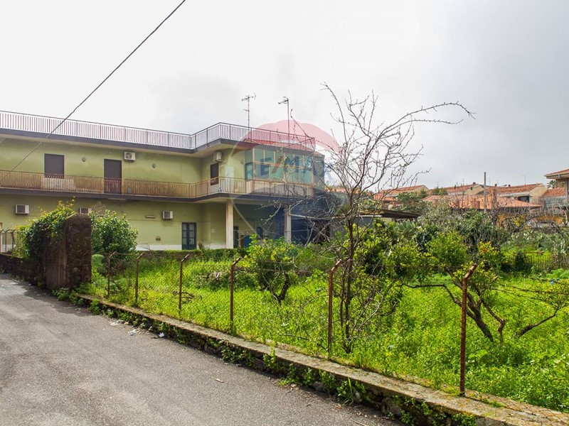 Casa Indipendente in Vendita a San Giovanni la Punta, 180'000€, 140 m²