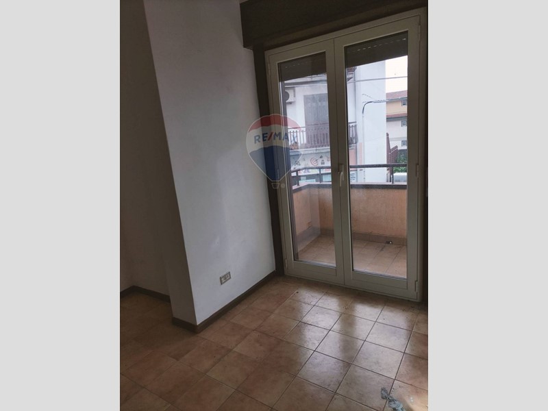 Appartamento in Vendita a Camporotondo Etneo, 145'000&euro;, 158 m²