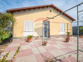 Villa in Vendita a Caltagirone, 80'000€, 86 m²