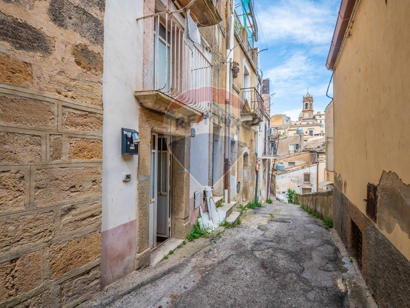 Casa Indipendente in Vendita a Caltagirone, 16'000€, 49 m²