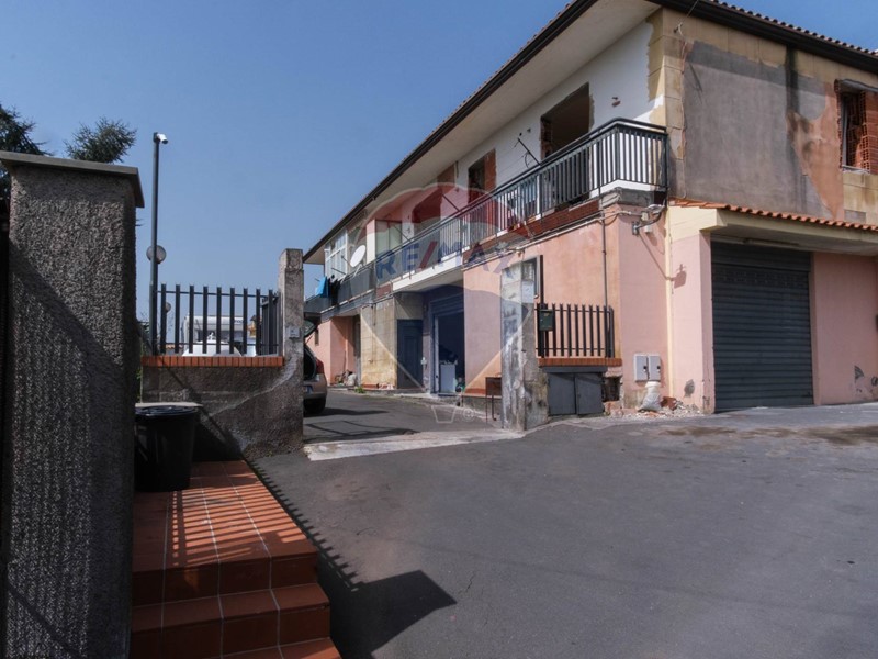 Immobile commerciale in Vendita a San Pietro Clarenza, 30'000€, 82 m²