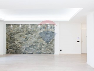 Quadrilocale in Vendita a Catania, 199'000&euro;, 132 m²