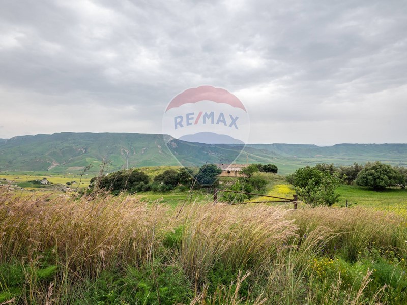 Terreno agricolo in Vendita a Caltagirone, 250'000€, 440000 m²