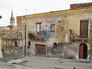 Casa Indipendente in Vendita a Calatabiano, 135'000&euro;, 317 m²
