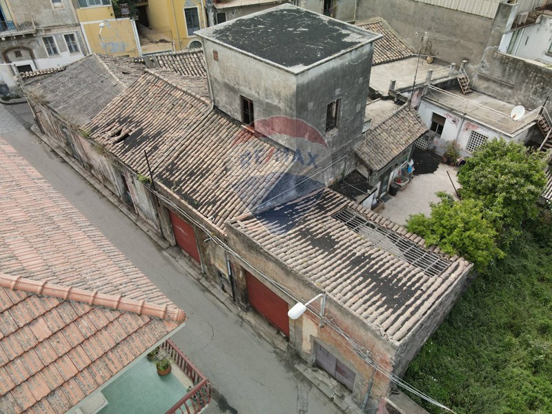 Casa Semi Indipendente in Vendita a Giarre, 85'000€, 435 m²