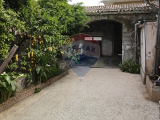 Casa Semi Indipendente in Vendita a Giarre, 85'000€, 435 m²