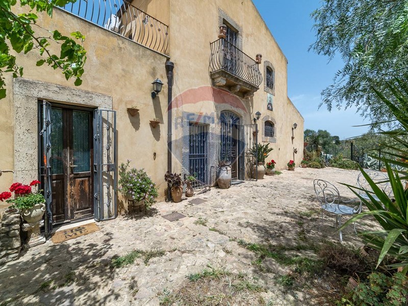 Rustico in Vendita a Caltagirone, 360'000€, 250 m²