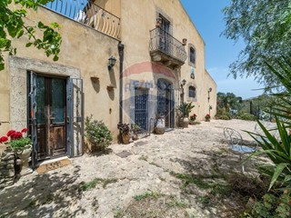 Rustico in Vendita a Caltagirone, 360'000€, 250 m²