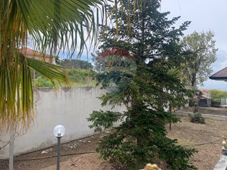 Villa in Affitto a Belpasso, 4'000€, 350 m²