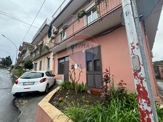 Appartamento in Vendita a Aci Sant'Antonio, 105'000€, 100 m²