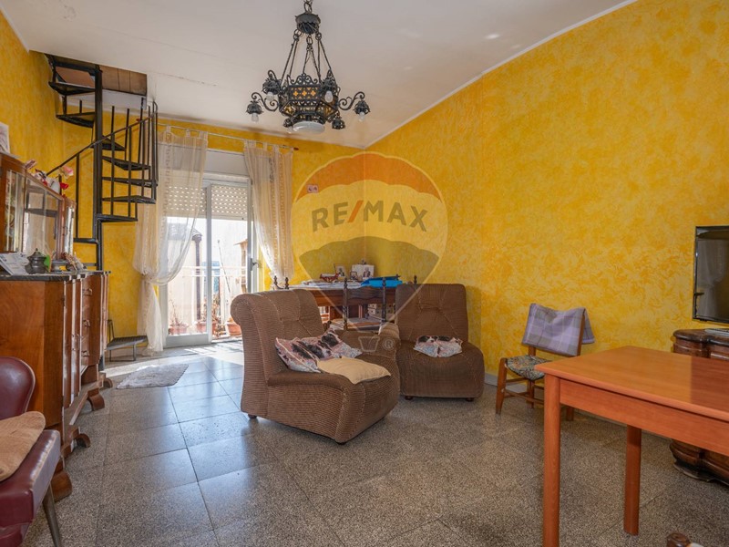 Casa Semi Indipendente in Vendita a Caltagirone, 35'000€, 245 m²