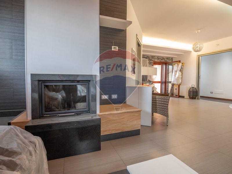 Villa in Vendita a Caltagirone, 230'000€, 350 m², con Box