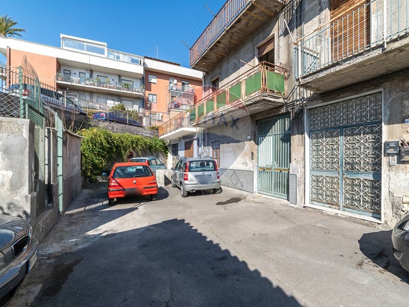 Casa Indipendente in Vendita a Catania, 115'000&euro;, 170 m²