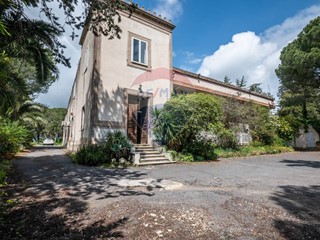 Casa Semi Indipendente in Affitto a Caltagirone, 600€, 256 m²