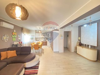 Attico in Vendita a Catania, 88'000&euro;, 100 m²