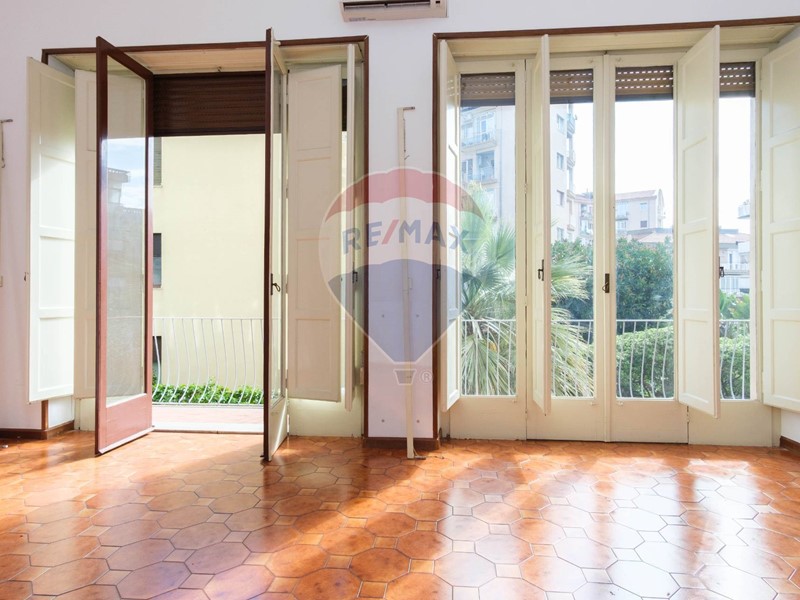 Appartamento in Vendita a Catania, 259'000&euro;, 216 m²